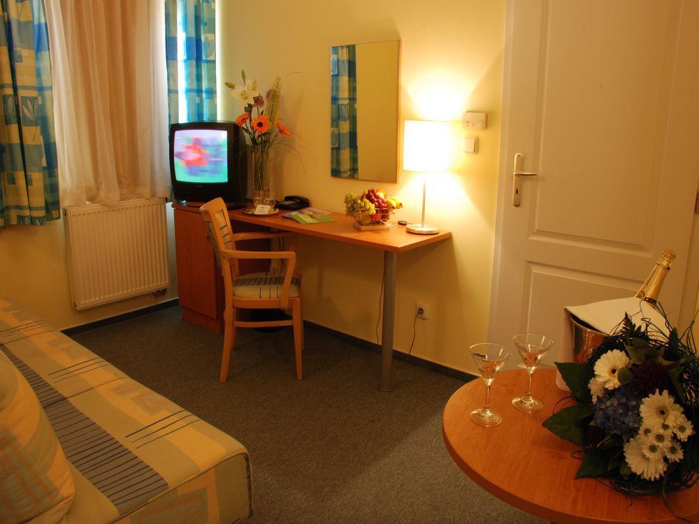 Ea Hotel Tosca Prague Exterior photo